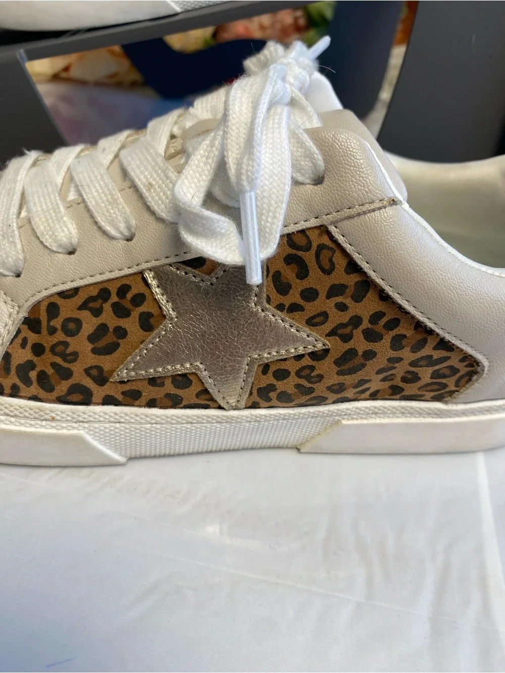 art class™ Leopard Star Court Sneakers White Girls Size 5